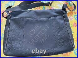 LOUIS VUITTON M93225 Geant Black Damier Vertical Messenger Crossbody Laptop Bag