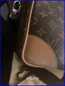 Louis vuittons VINTAGE handbag