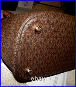 Michael Kors Handbag Purse 38F8GTTT7B TZ Snap Pocket Signature Brown Leather COA