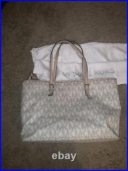 Michael Kors Travel Bag Jet Set Vanilla MK Collection comes with LOGO Dust Cover